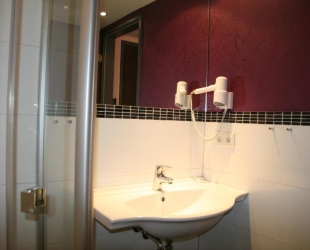 Double room with shower